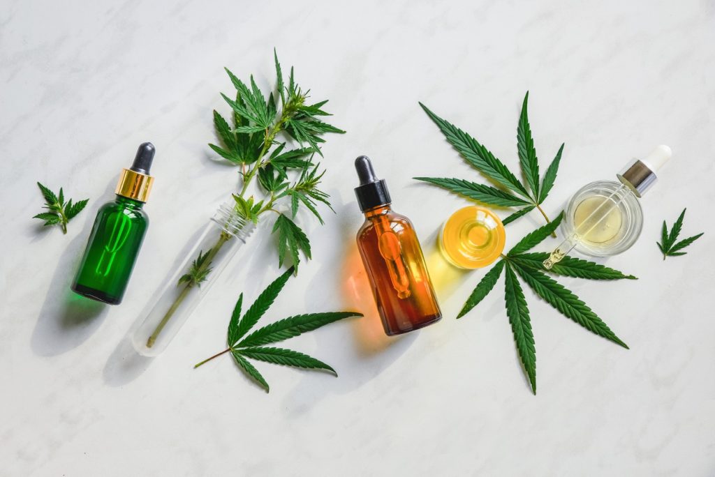 Various,Glass,Bottles,With,Cbd,Oil,,Thc,Tincture,And,Hemp